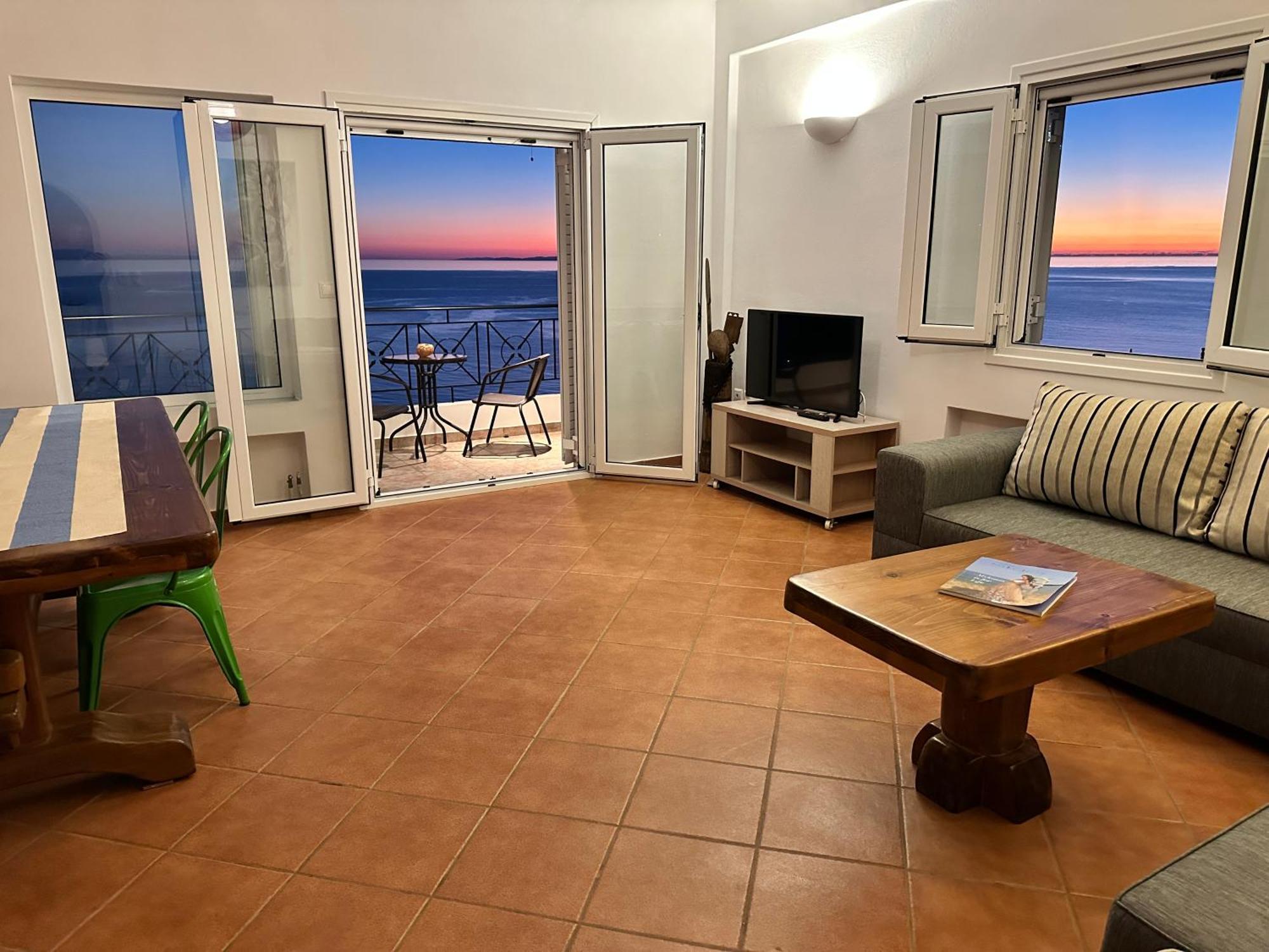 Roumers Himara Extérieur photo